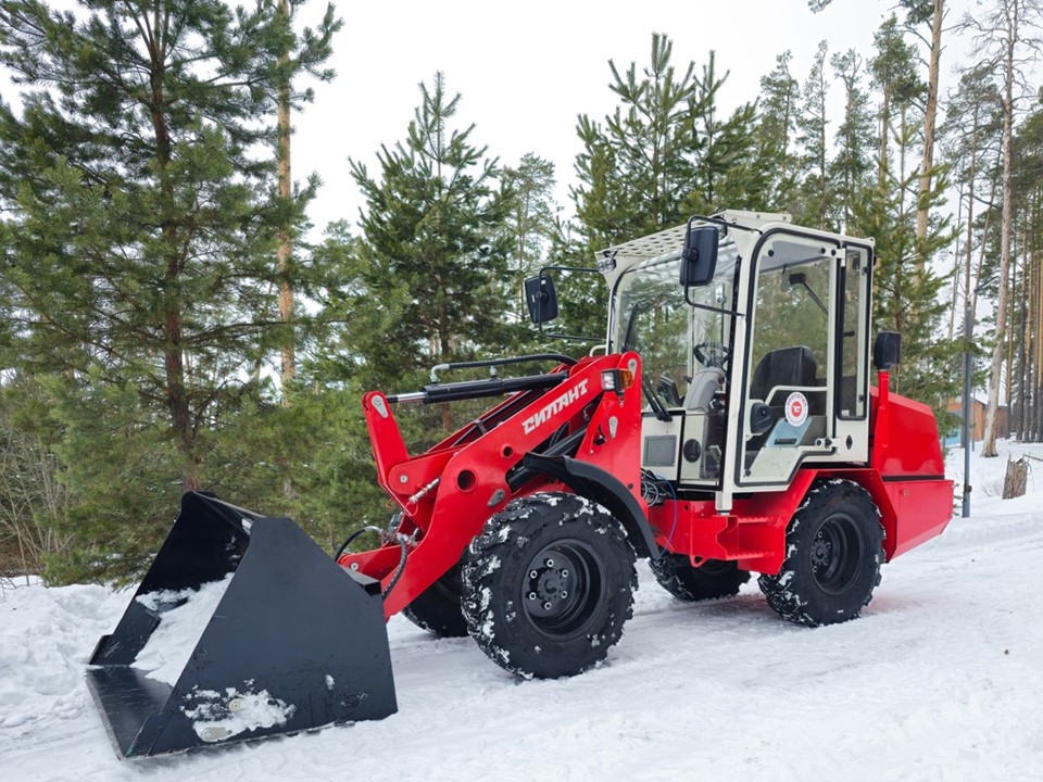 Фронтальный погрузчик.jpg